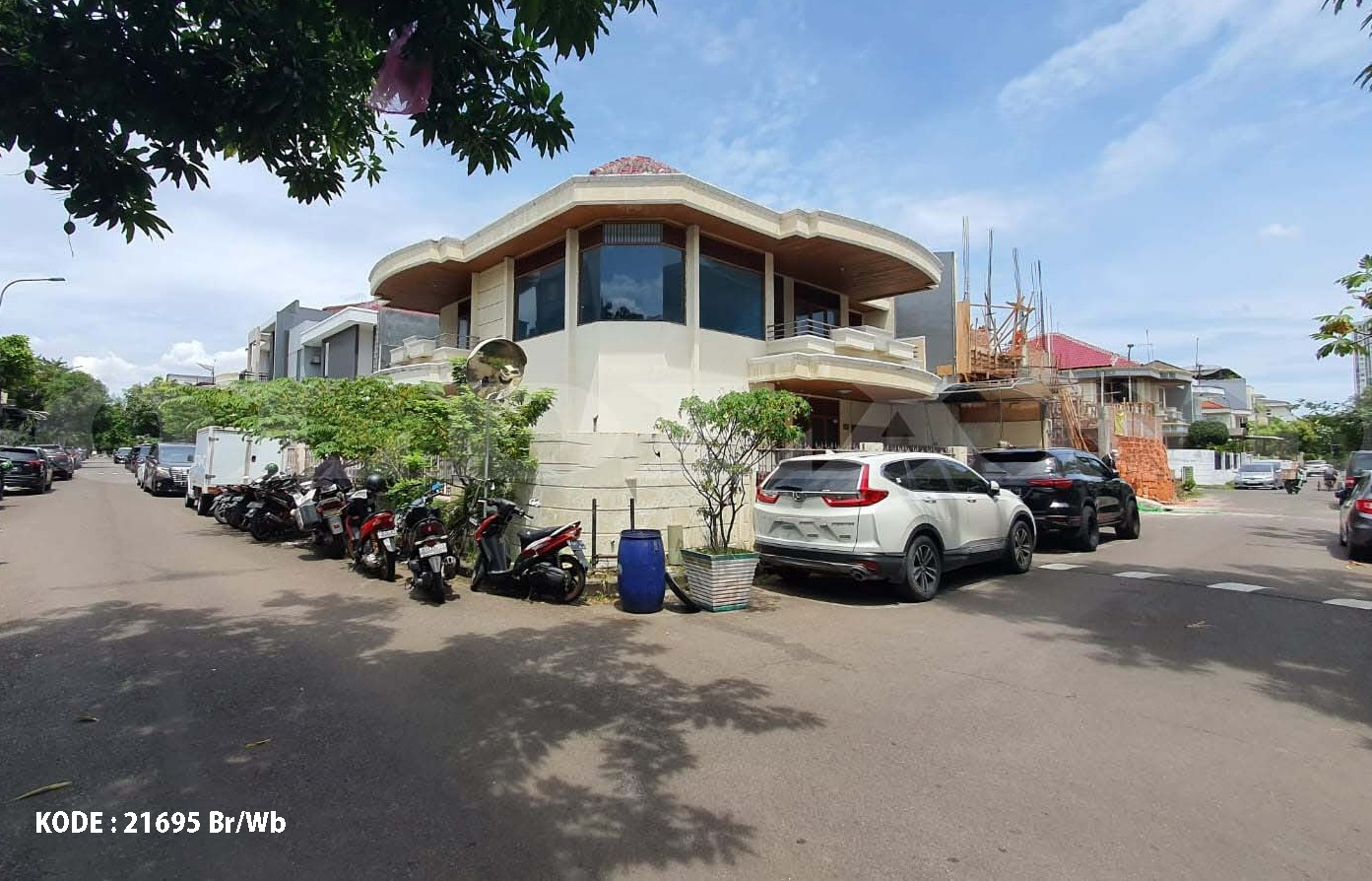 Dijual Rumah Sunter, Hook, Luas 18x18,4 Meter, Kode :21695 Br/Wb