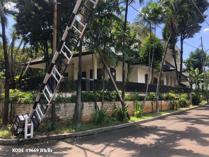 Dijual/Disewa Rumah Kuningan, Hook, Luas 650 Meter, Kode :19669 Wb/Br