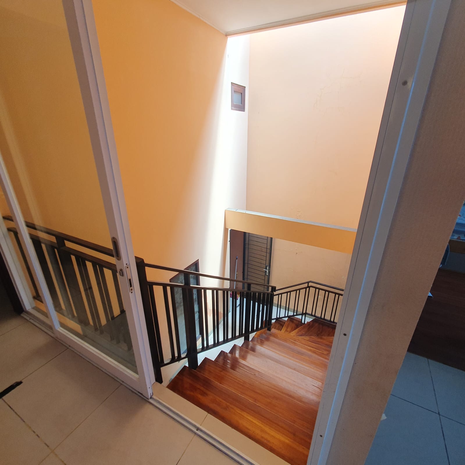 Dijual Rumah Kelapa Gading, Semi Furnish, Luas 8x16 Meter, Kode :21627 Wb/Ad Gallery