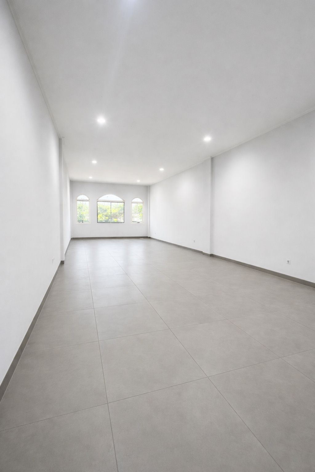 Dijual/Disewa Ruko PIK, Brand New, Luas 4,5x20 Meter, Kode :20839 Wb/Fd Gallery