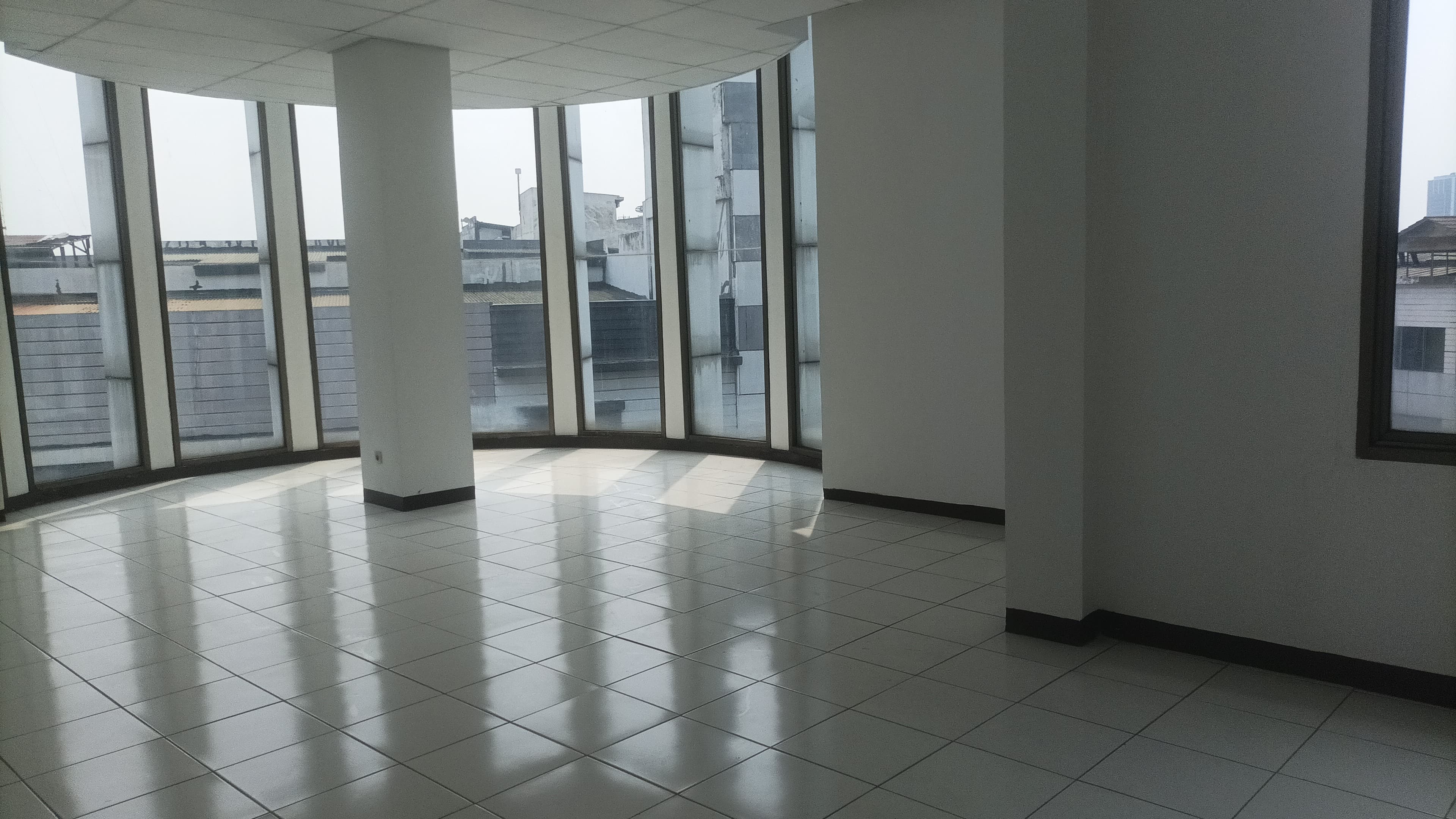 Disewa Ruko Tangerang, Luas 5x16,5 Meter, Kode :21690 Li Gallery