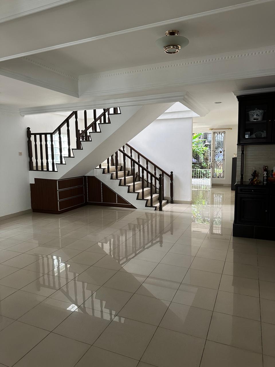 Disewa Rumah Sunter, Semi Furnish, Luas 14x27 Meter, Kode :21109 Ta Gallery