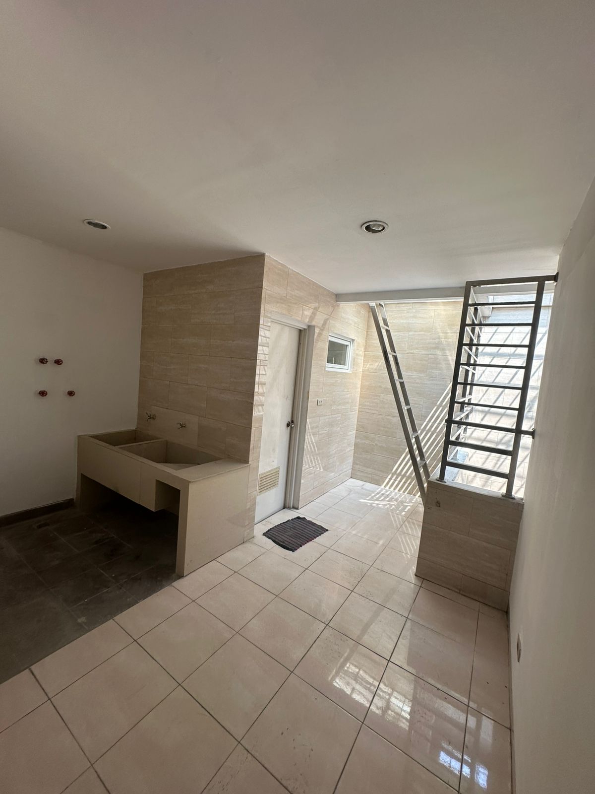 Disewa Rumah Sunter, Luas 210 Meter, Kode :21608 Ad Gallery