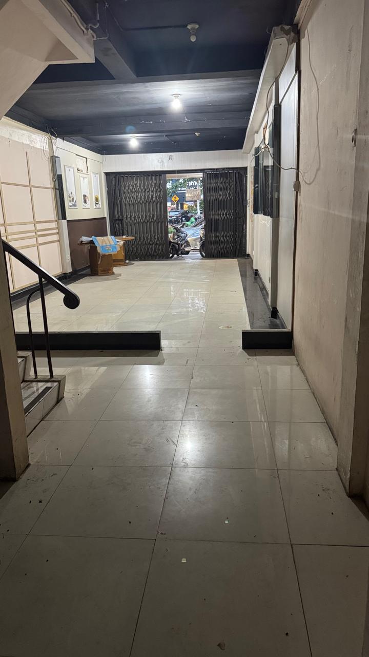 Disewa Ruko Kelapa Gading, Luas 4,5x17 Meter, Kode :21643 Br/Wb Gallery