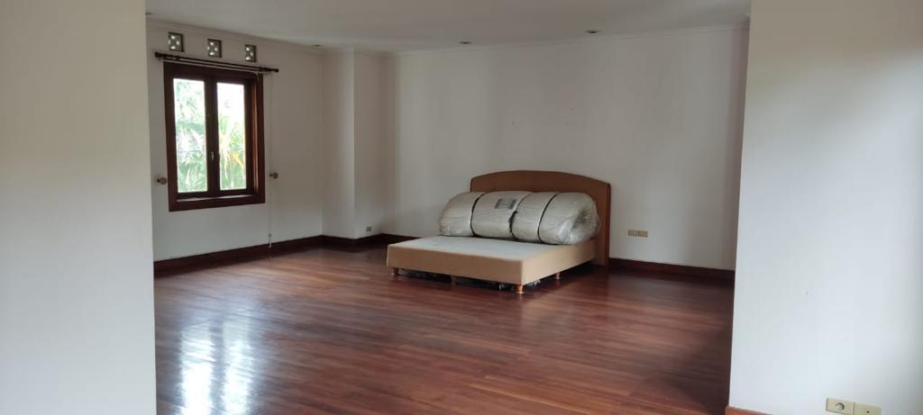 Dijual/Disewa Rumah Kuningan, Hook, Luas 650 Meter, Kode :19669 Wb/Br Gallery